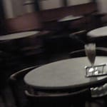 Gedicht: Wir drehen die Seiten unseres Lebens um und um und finden immer nur Scheußliches. Der Idiot im Kreml mordet weiter, die Sonne scheint dazu, als wollte sie uns ärgern.