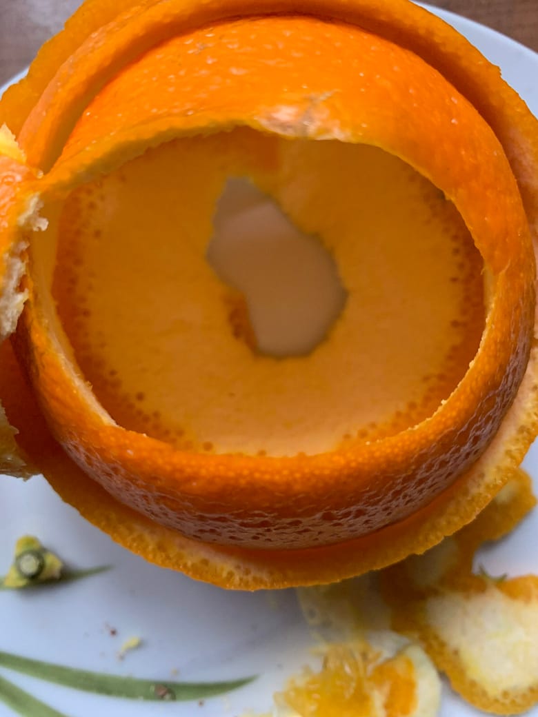 Haiku: Naher Gott Ist Gott nah? Ist Gott fern? Ist Gott beides? Mir nah, seiner Welt fern? Wie kann das sein, meine Gefühle verwirren mich.