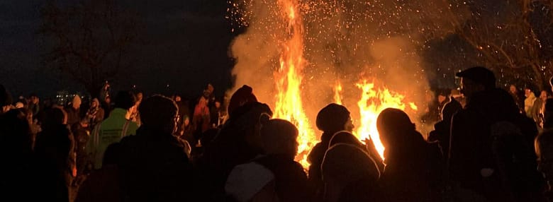 No-haiku: Alte Liebe Gedicht: Was eine alte Liebe alles ausrichtet. Das frostige Herz schmilzt, der Winter auch; und von dem haben wir ja auch die Nase gestrichen voll.