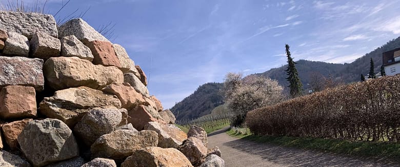 Einmal Glück Ist Glück nur eine innere Einstellung? Wie auch das Pech? Wäre logisch, aber manchmal erscheint uns die Welt so groß, und unser Innenleben so klein.