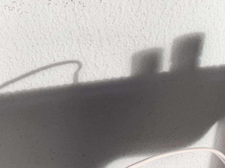 Herz aus Gold Manchmal willst du nicht sehen, was du siehst. Du erträgst die Eindeutigkeit nicht. Manchmal hilft eine dunkle Brille.