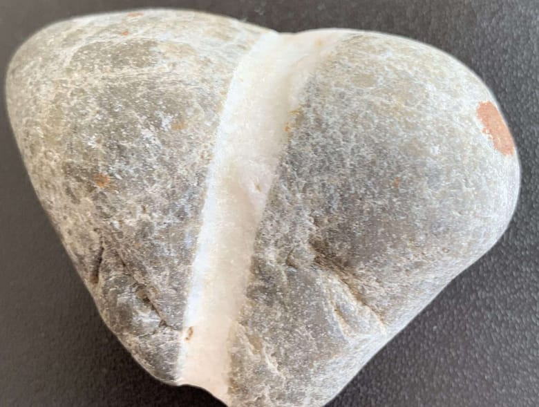 Haiku: Zurückverliebt Wenn Die einem Menschen begegnest, den Du liebst, ist das schön. Liebt Dich der Mensch nicht zurück, hilft es nur, rettungslos zu hoffen.